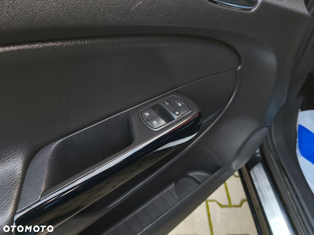 Opel Corsa 1.2 16V Cosmo - 10