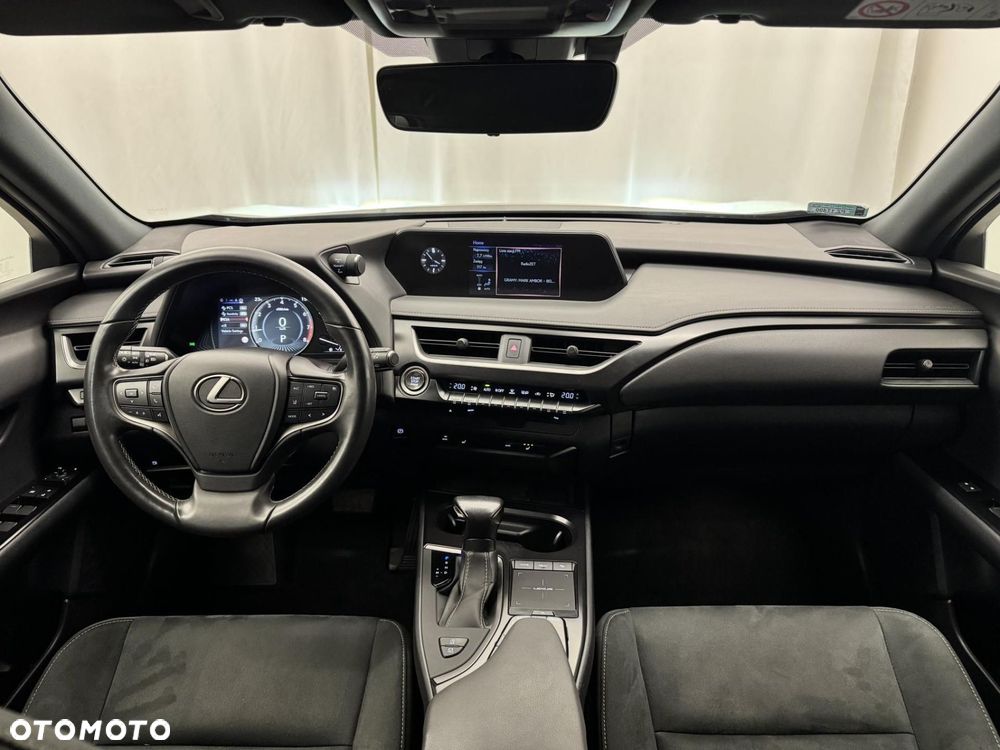Lexus UX - 27