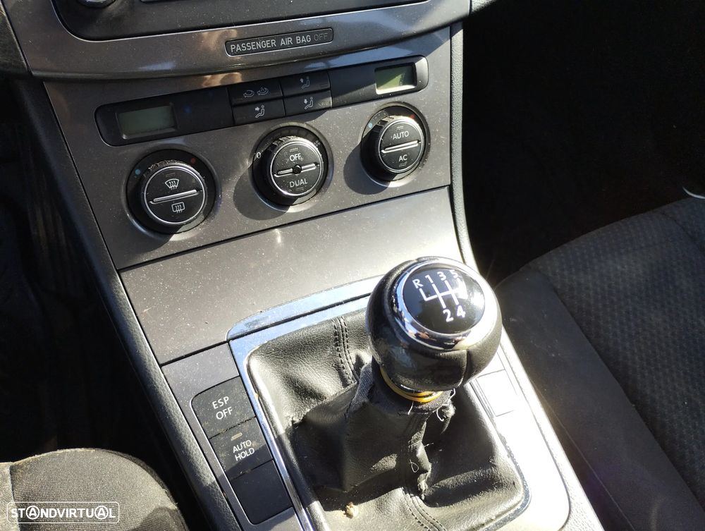 VW Passat 1.9 TDi Confortline - 4