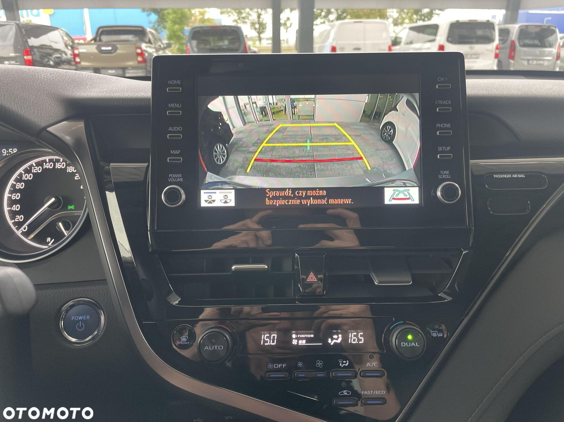 Toyota Camry - 18