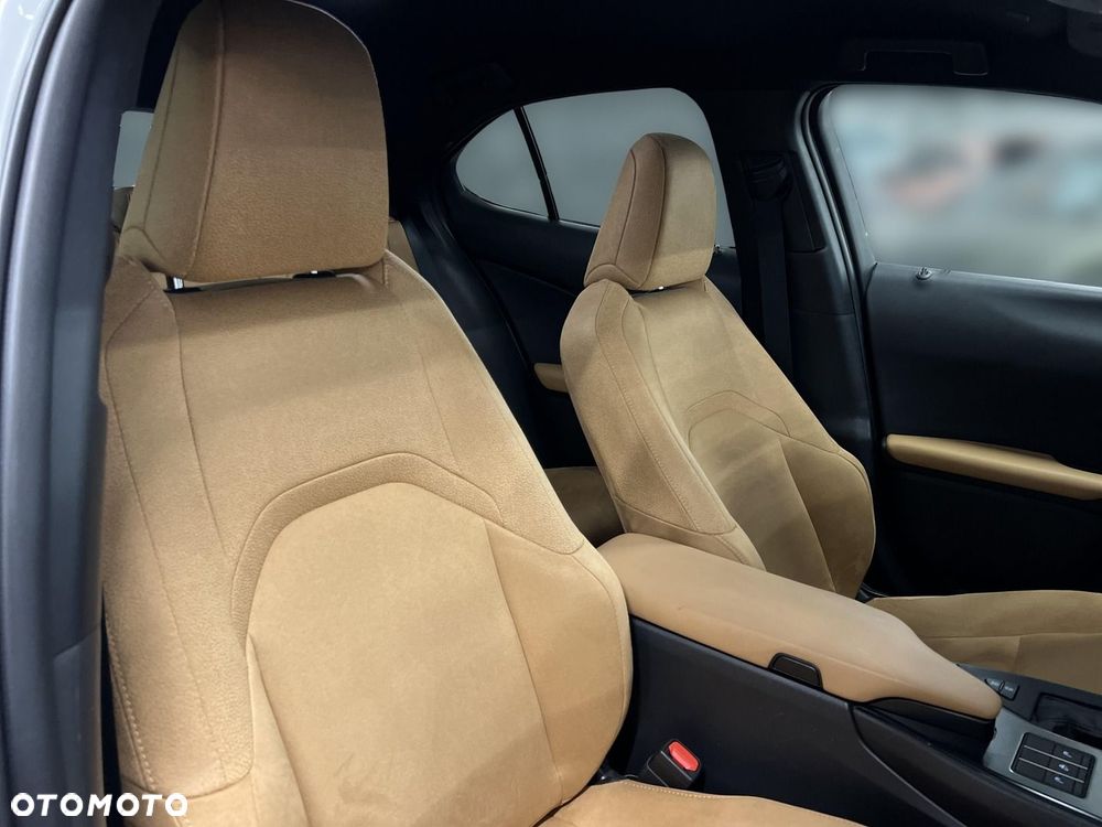 Lexus UX - 17