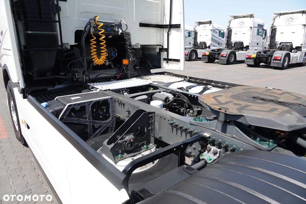 Volvo FH 500 / NISKA KABINA / PO ZŁOTYM KONTRAKCIE SERWISOWYM / OPONY 100% - 12