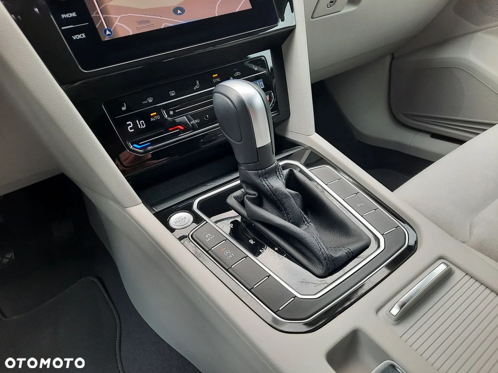 Volkswagen Passat 2.0 TDI Elegance DSG - 24