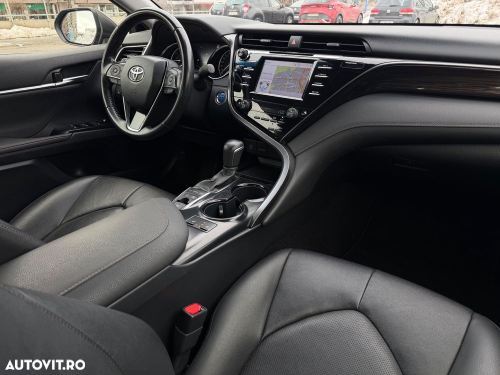 Toyota Camry 2.5 Dynamic - 8