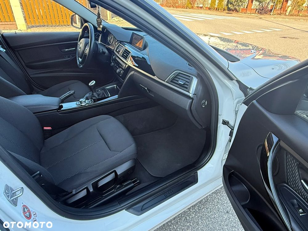 BMW Seria 3 318d M Sport Shadow - 34