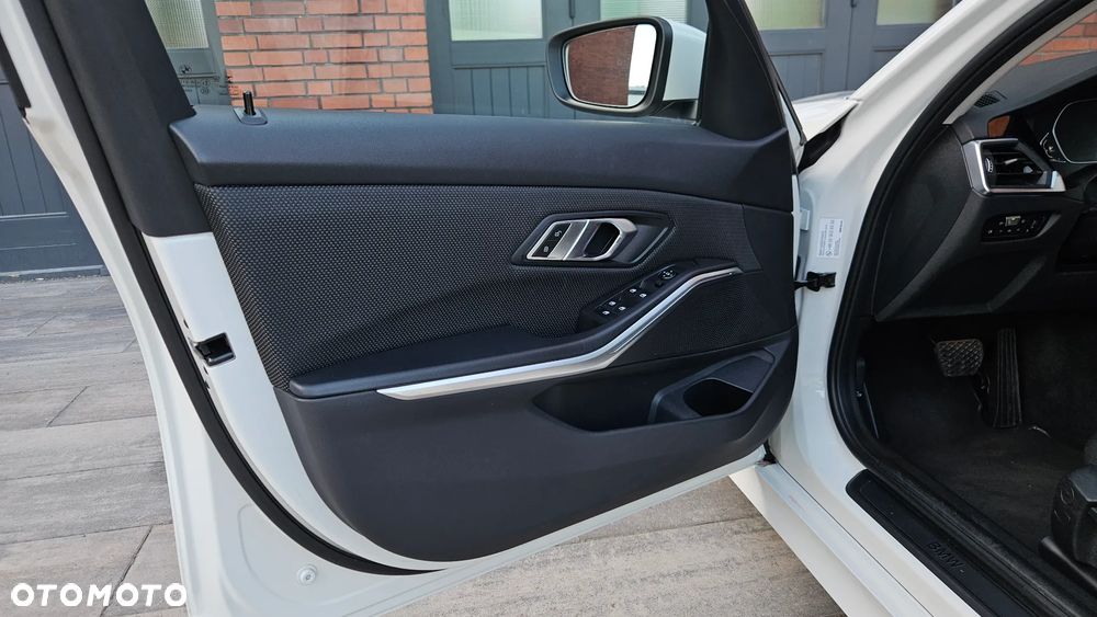 BMW Seria 3 - 16