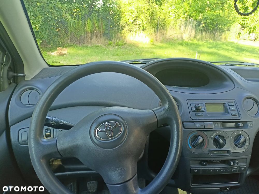 Toyota Yaris - 10
