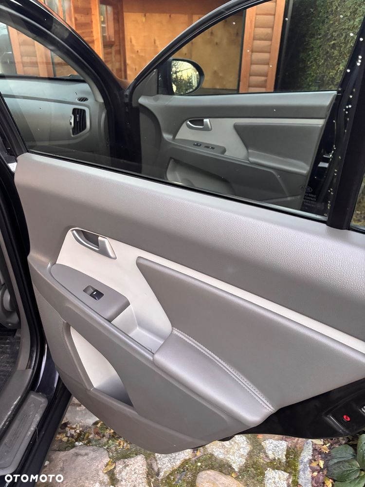 Kia Sportage 2.0 L - 14