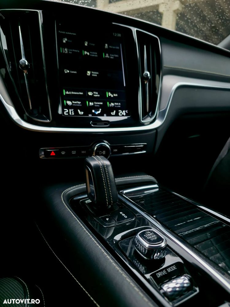 Volvo S60 T8 Recharge AWD Polestar Engineered - 23
