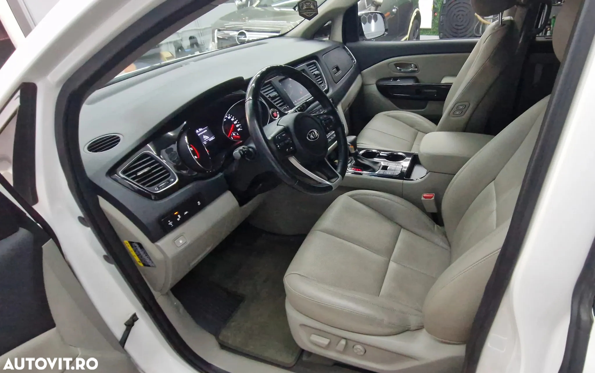 Kia Carnival - 7