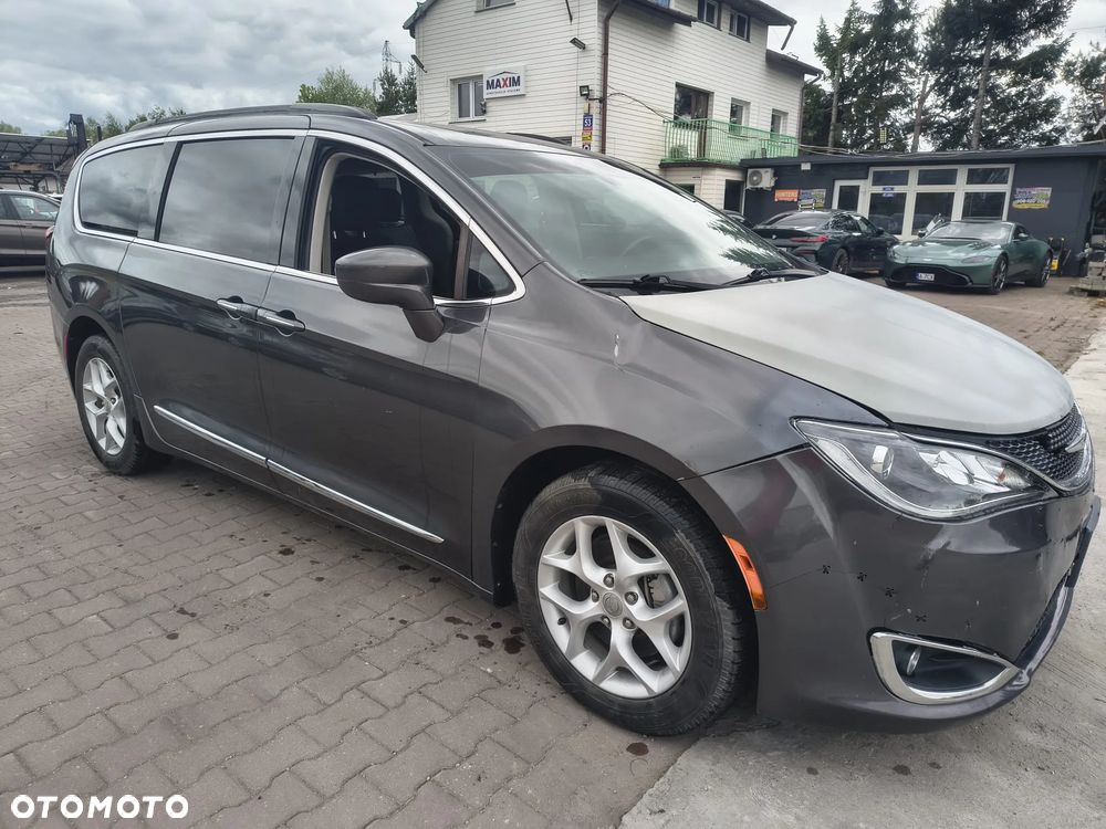 Chrysler Pacifica - 3