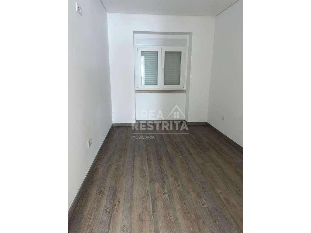 APARTAMENTO totalmente remodelado, Paivas, Amora - Grande imagem: 5/6