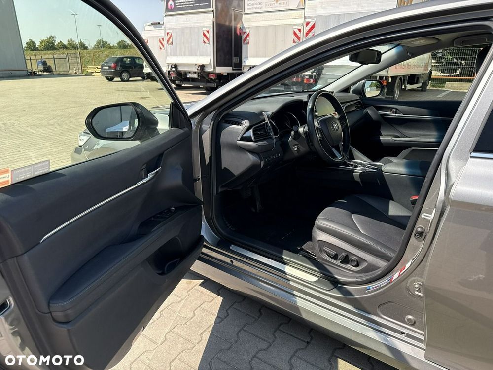 Toyota Camry 2.5 Hybrid Executive CVT - 10