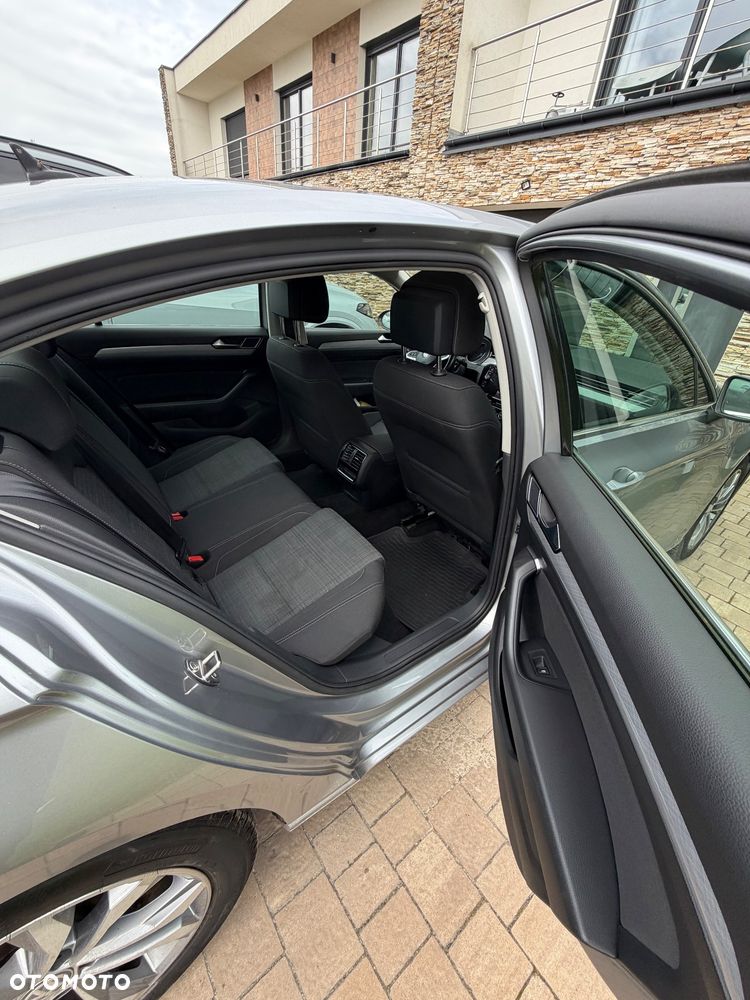 Volkswagen Passat - 17