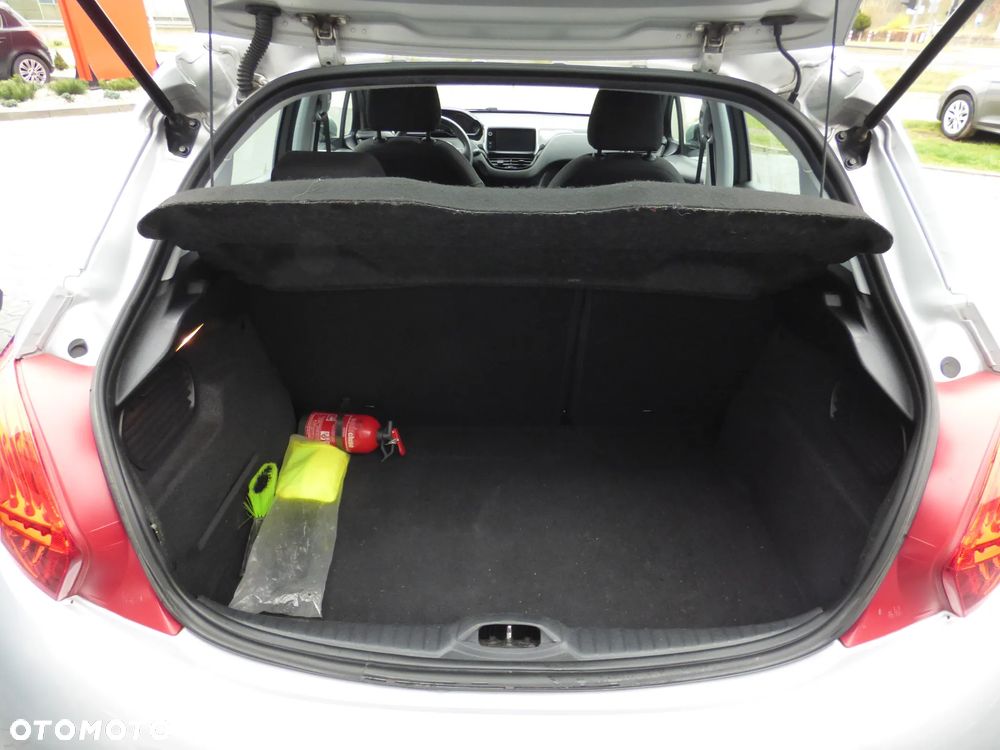 Peugeot 208 - 10