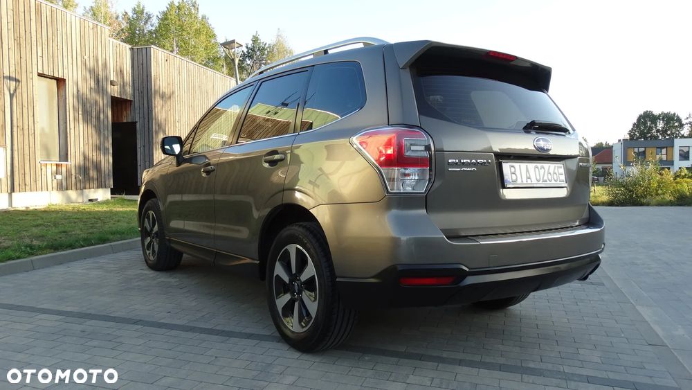 Subaru Forester 2.0 i Exclusive Lineartronic - 4