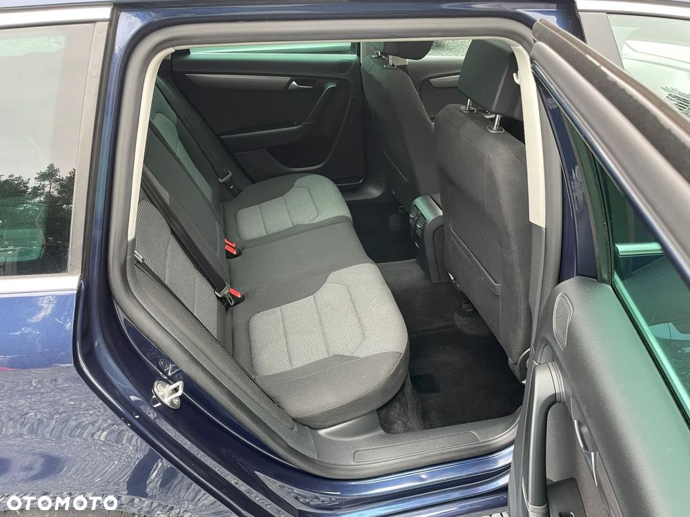 Volkswagen Passat - 21
