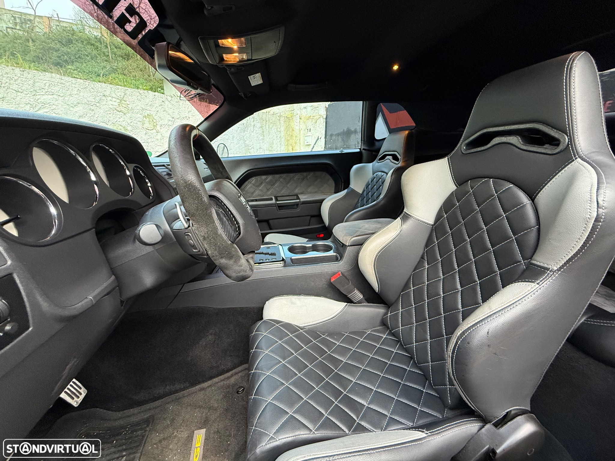 Dodge Challenger Auto SXT Plus - 8