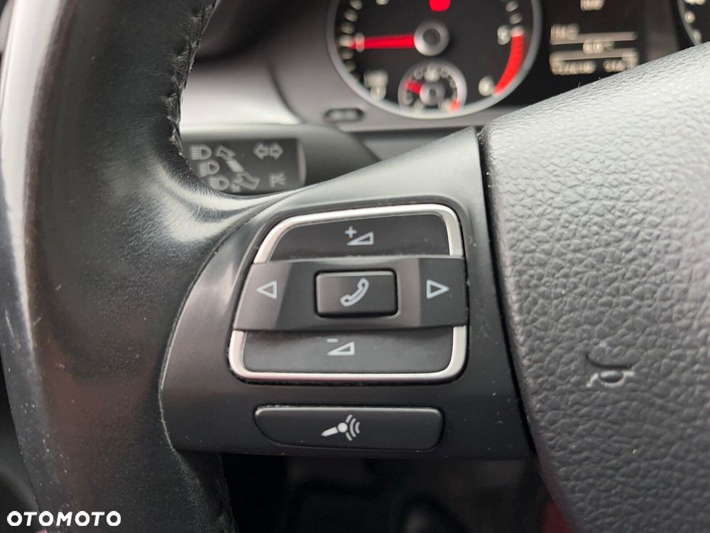 Volkswagen Passat - 27