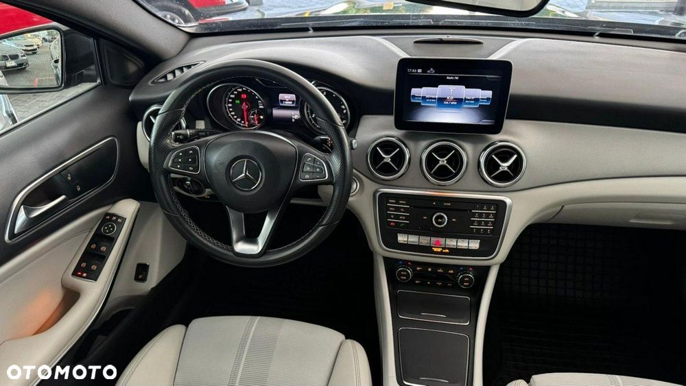 Mercedes-Benz GLA - 25