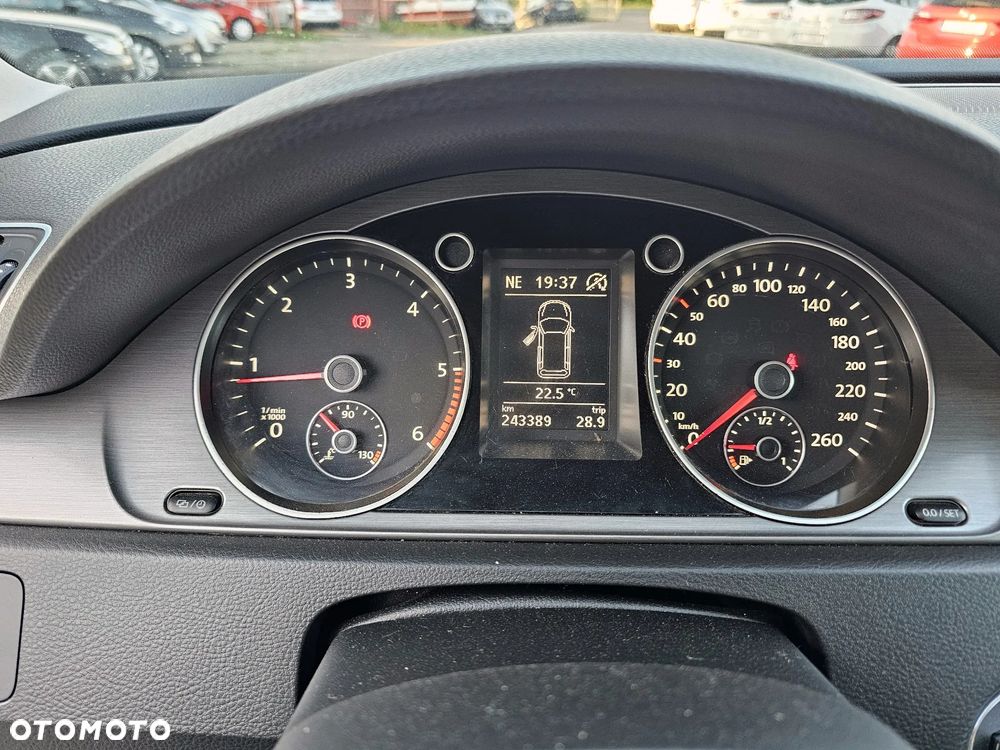 Volkswagen Passat - 13