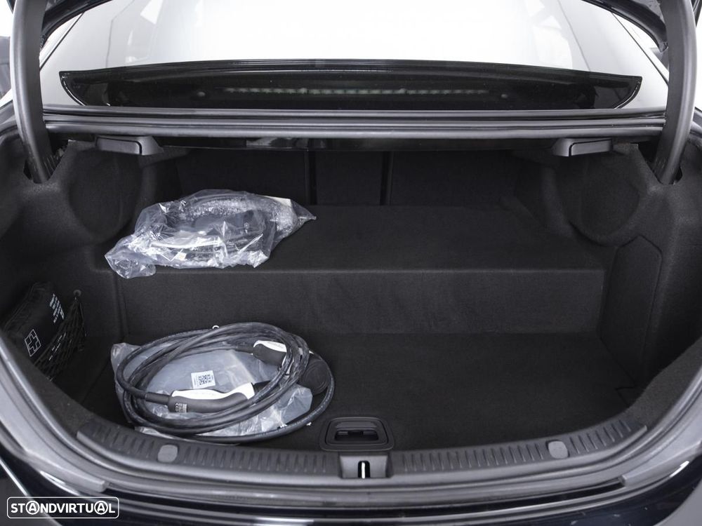 Mercedes-Benz E 300 de 4Matic 9G-TRONIC AMG Line - 13