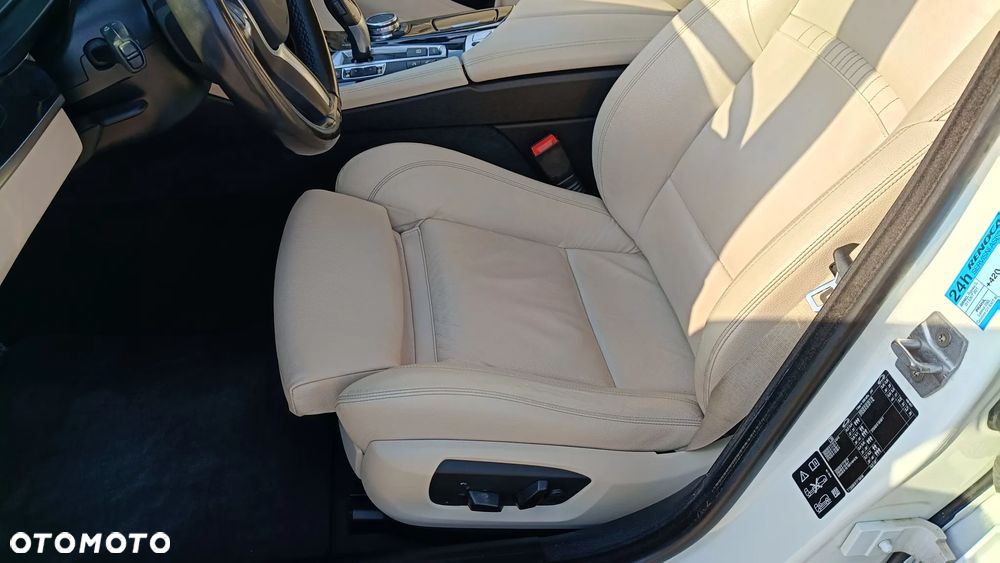 BMW Seria 5 530d xDrive Modern Line - 20