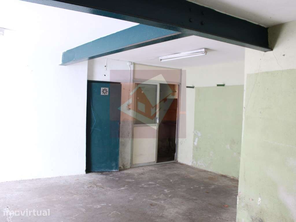 Loja no centro de Caneças para arrendamento - Grande imagem: 3/7
