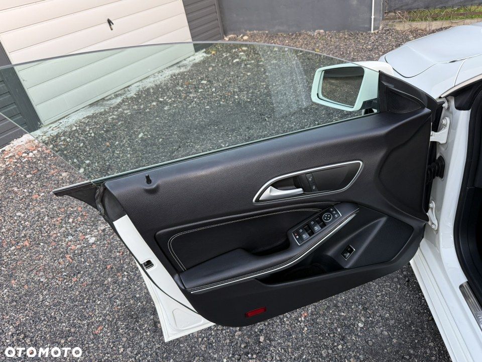 Mercedes-Benz CLA 180 AMG Line - 20