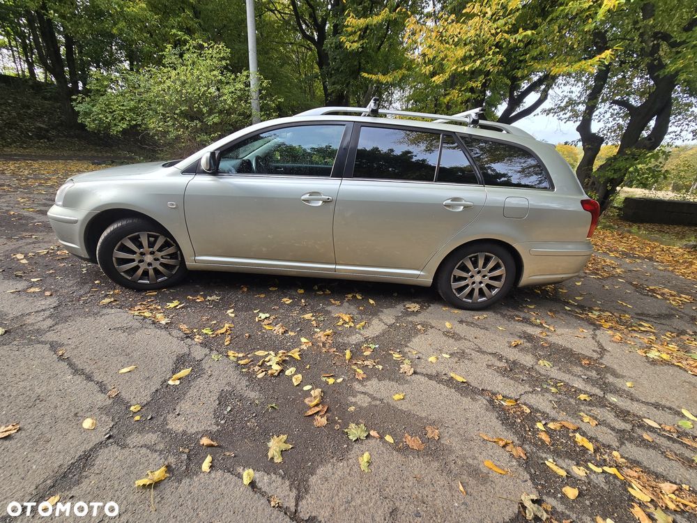 Toyota Avensis - 2