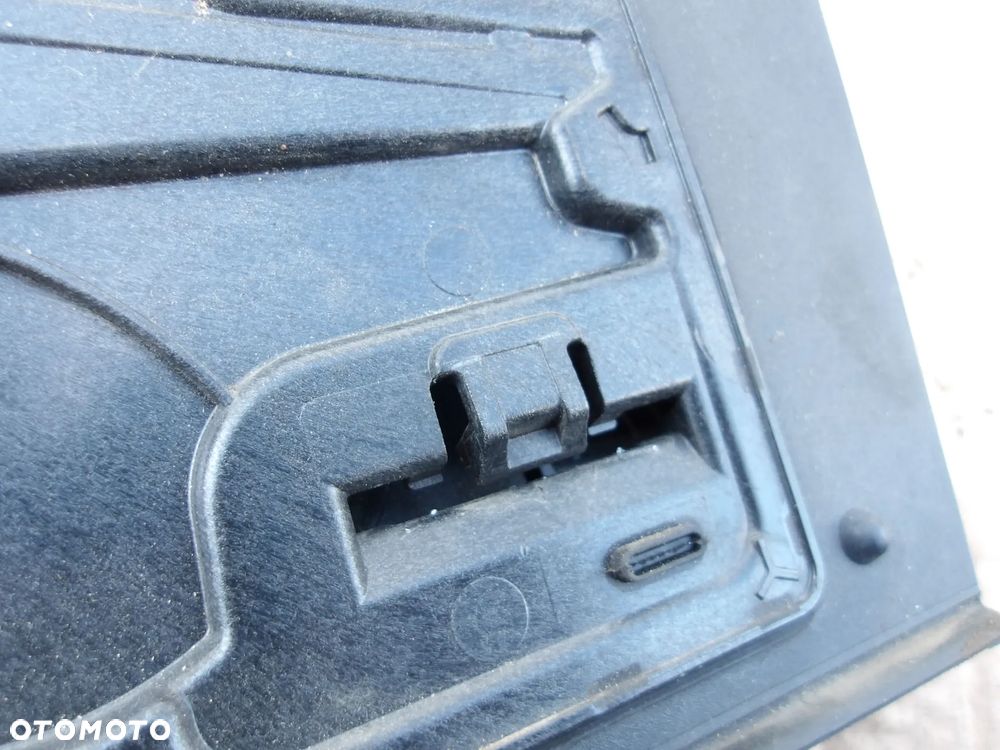 GNIAZDA LADOWANIA KLAPKA AUDI E TRON 4KE971375 - 3