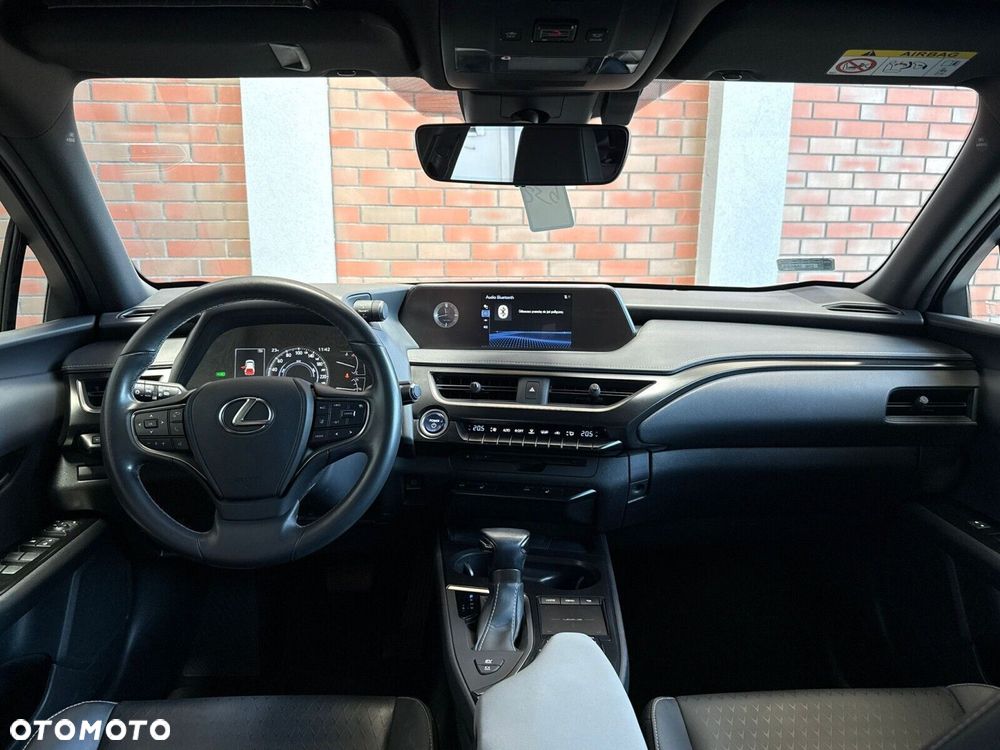 Lexus UX - 16