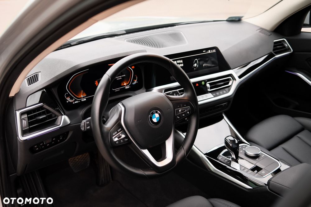 BMW Seria 3 320i Advantage sport - 11