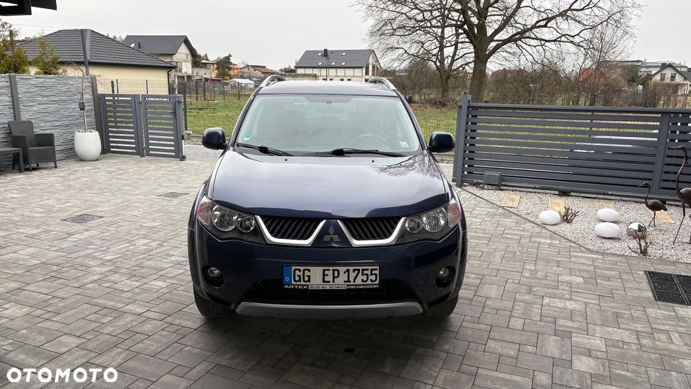 Mitsubishi Outlander 2.4 Intense - 2