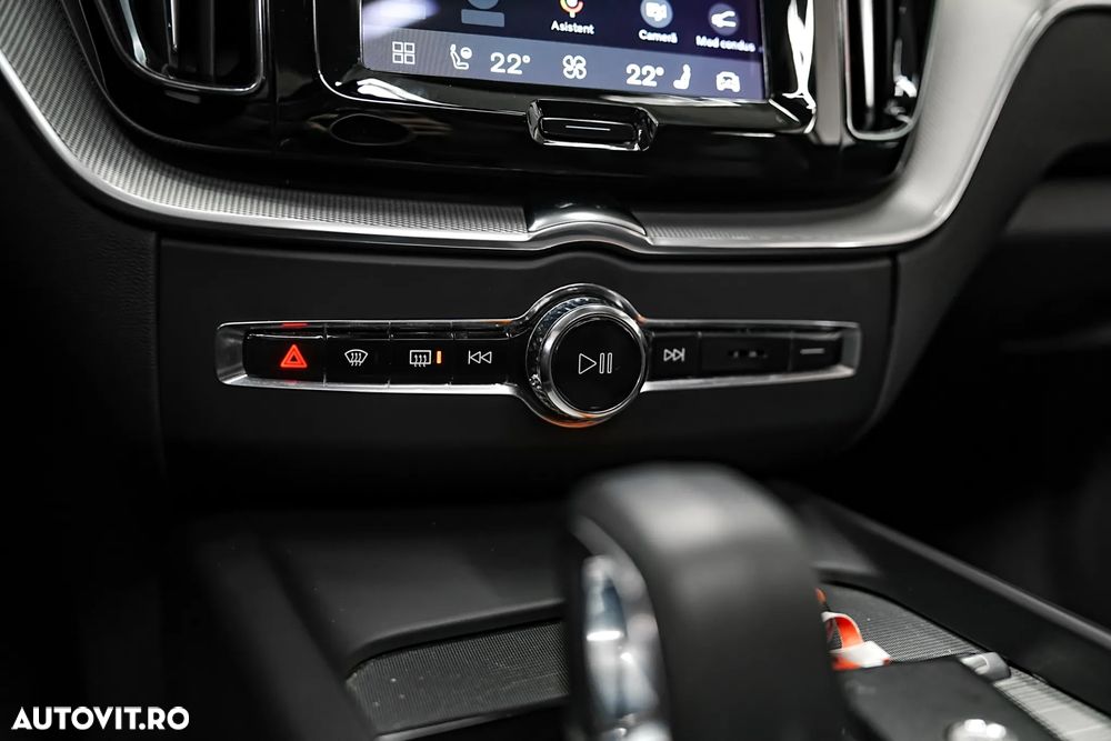 VOLVO XC60 2022 — imagine 32