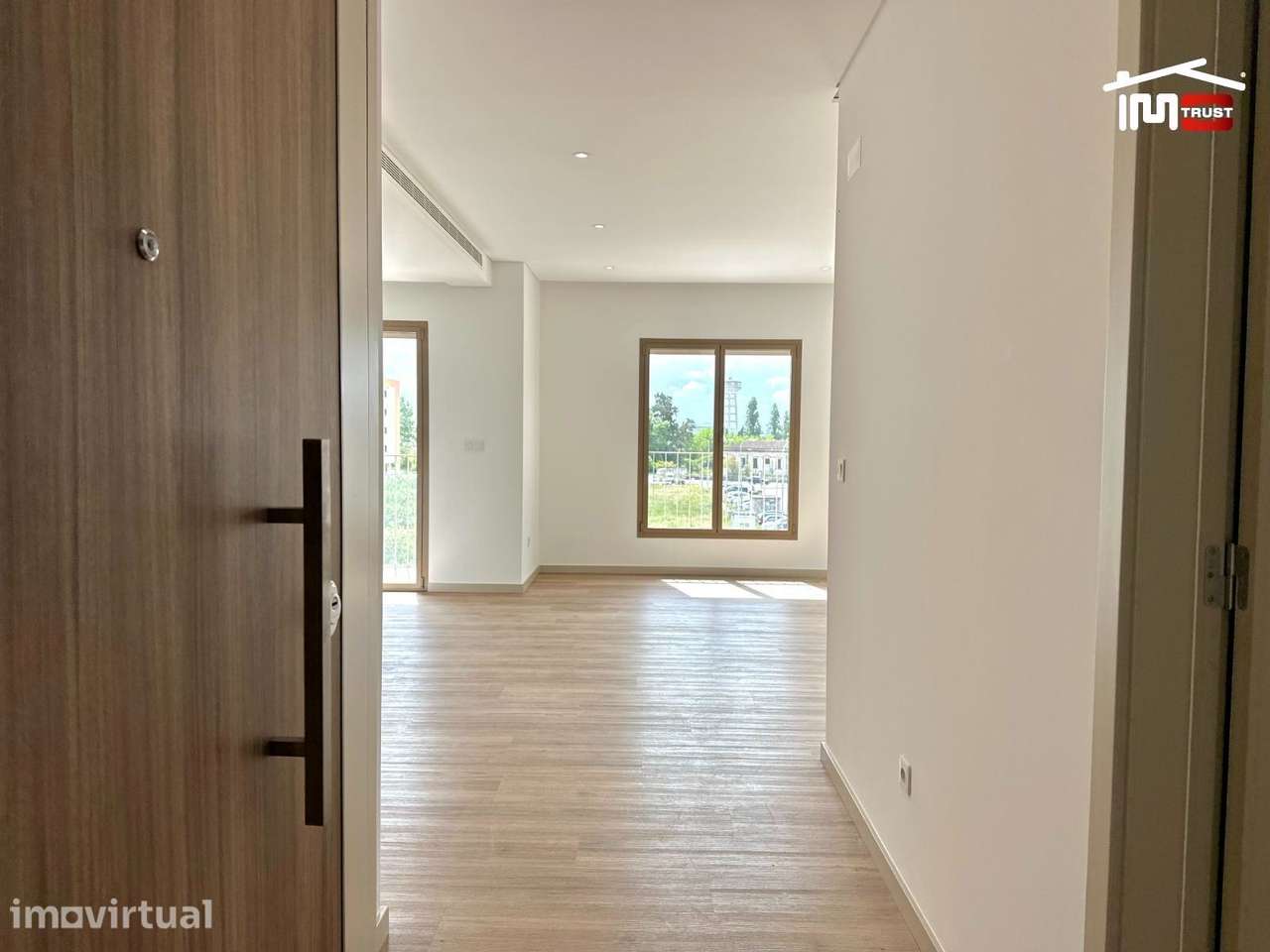 Apartamento T2 com Parqueamento e Varandas Grandes - Grande imagem: 5/28