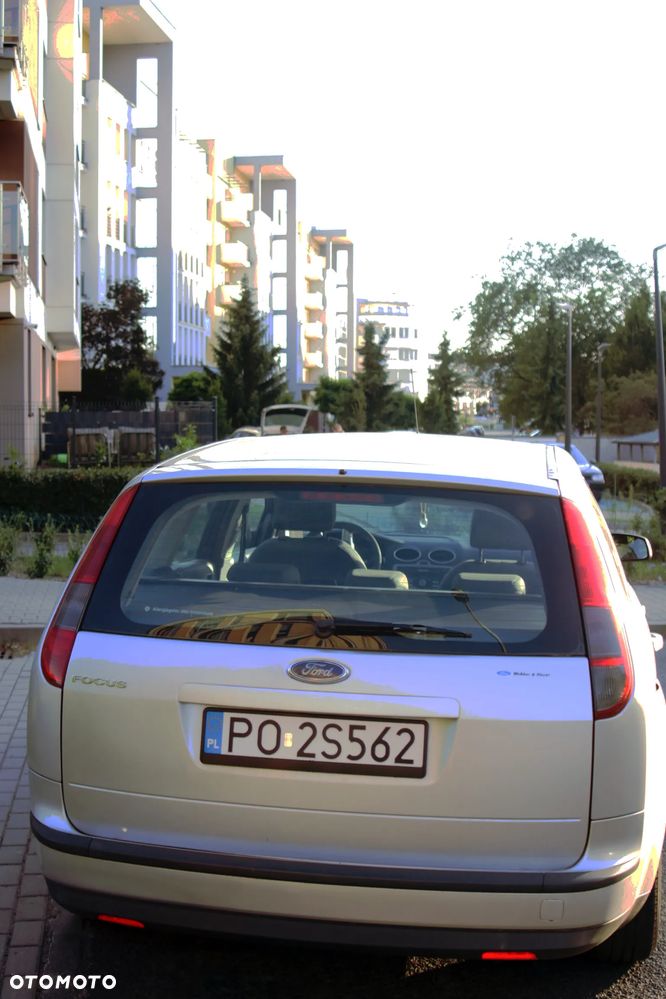 Ford Focus 1.6 16V Ambiente - 6