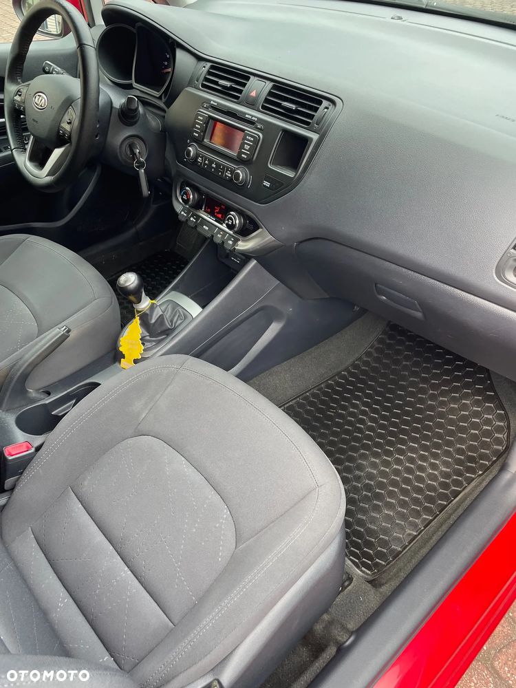 Kia Rio 1.2 Attract - 13
