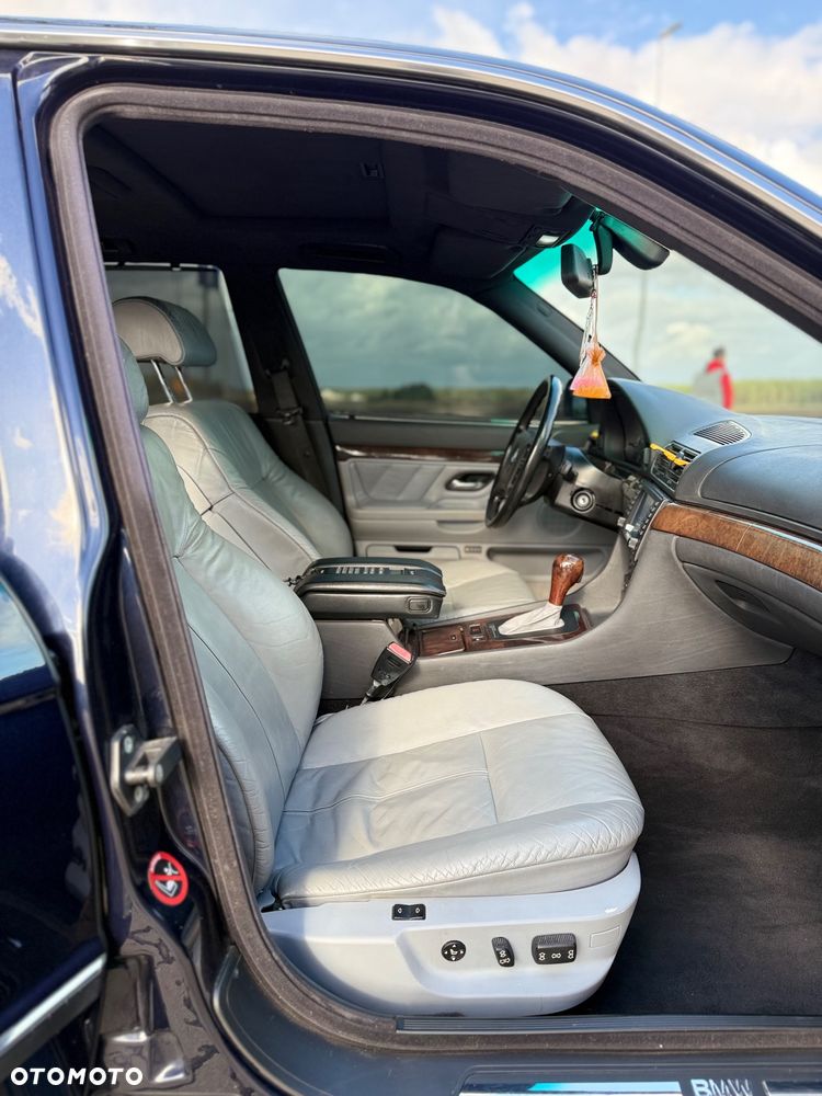 BMW Seria 7 740i - 28