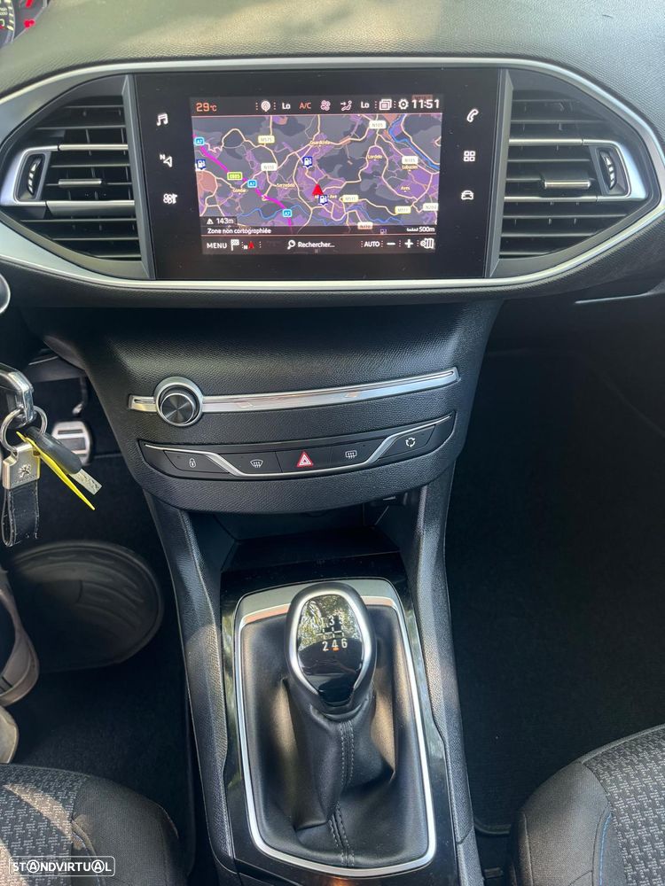 Peugeot 308 1.2 PureTech Style J17 - 18