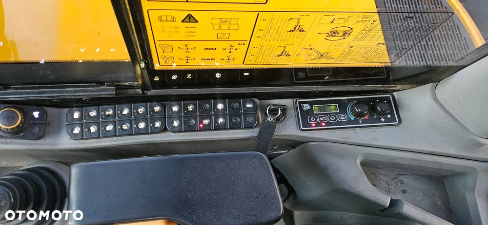 JCB HYDRADIG - 11