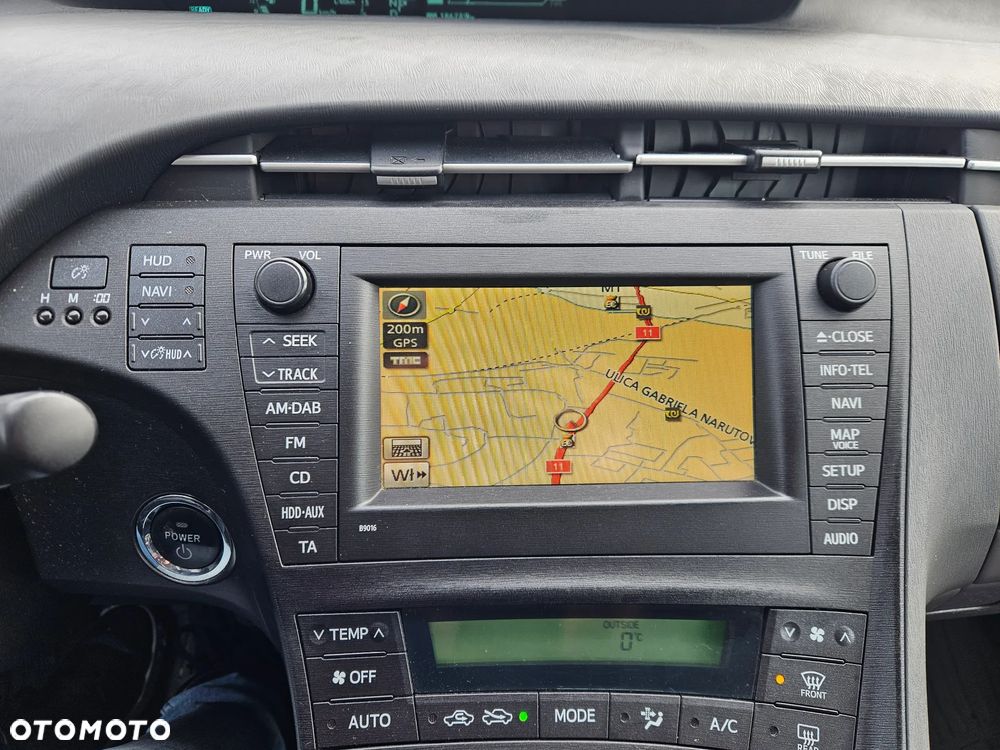 Toyota Prius (Hybrid) Executive - 17