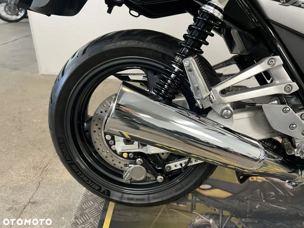 Yamaha XJR - 18