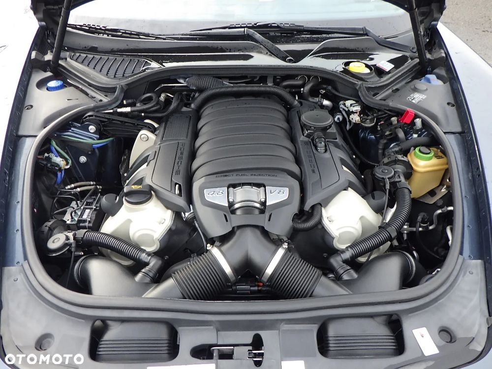 Porsche Panamera GTS PDK - 10