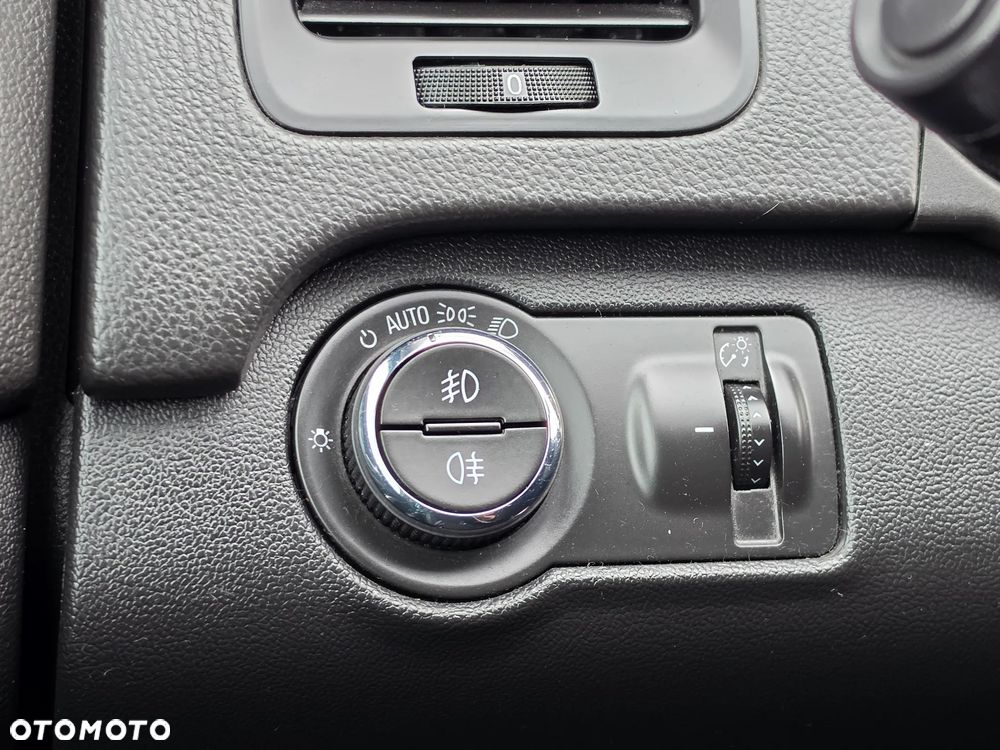 Opel Insignia 1.4 T Cosmo S&S - 29