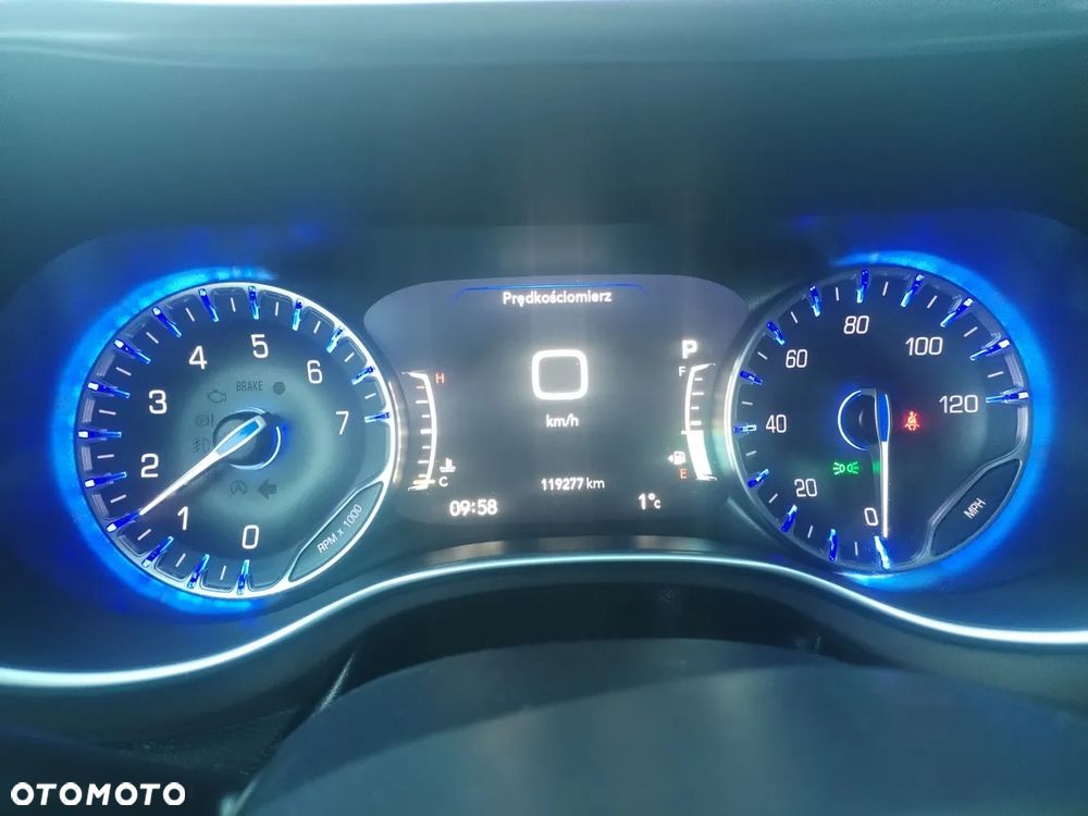 Chrysler Pacifica - 33