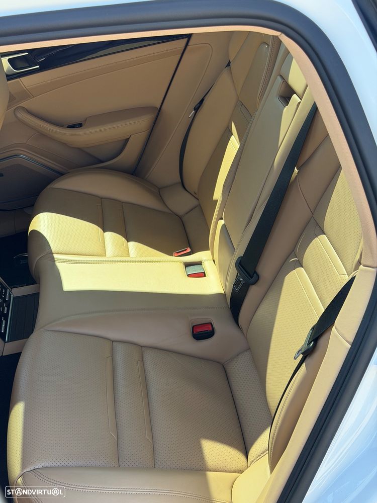 Porsche Panamera Sport Turismo - 11