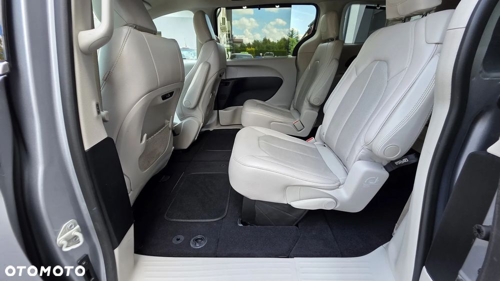 Chrysler Pacifica - 15