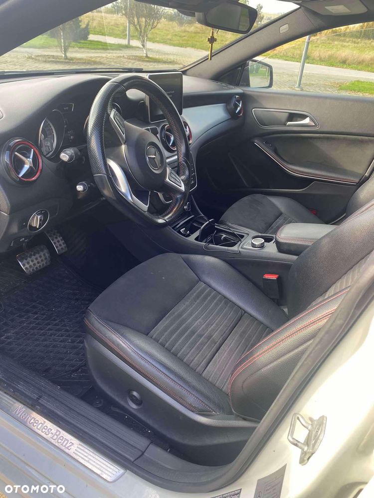 Mercedes-Benz CLA 250 4-Matic Sport - 17