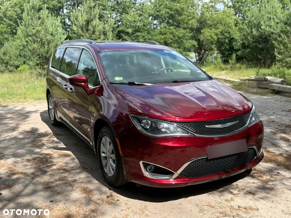 Chrysler Pacifica - 11
